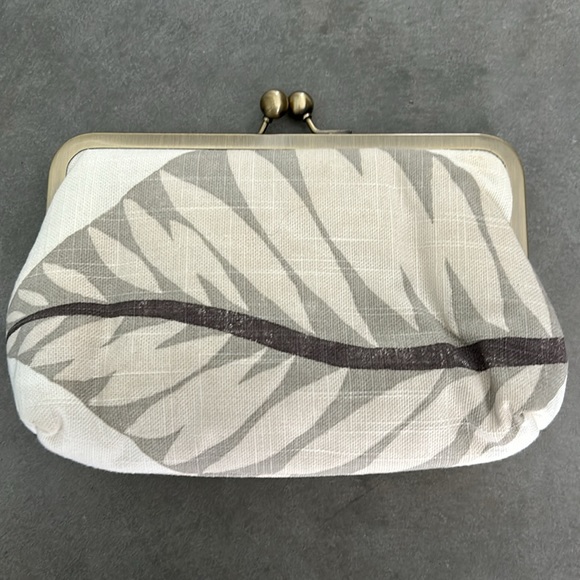 Leaf Print Clutch - Picture 2 of 5